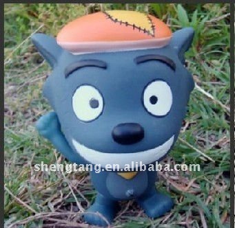 つぎはぎの赤い帽子を身に着けているかわいいプラスチックおもちゃWolffy-応援グッズ問屋・仕入れ・卸・卸売り