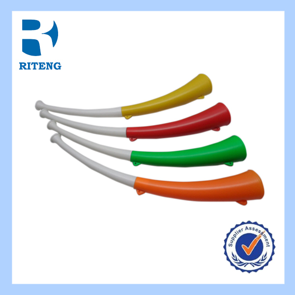 promotional eco-friendly vuvuzela plastic sport horn with flag-チアホーン問屋・仕入れ・卸・卸売り