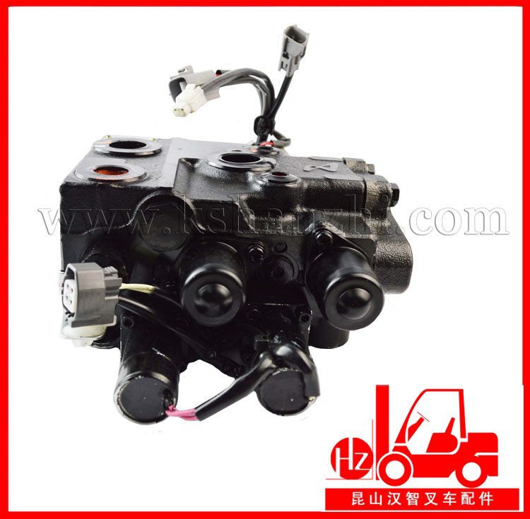 トヨタフォークリフトの部品7f40/14z/67610-30910-71制御弁-資材運搬機械部品問屋・仕入れ・卸・卸売り