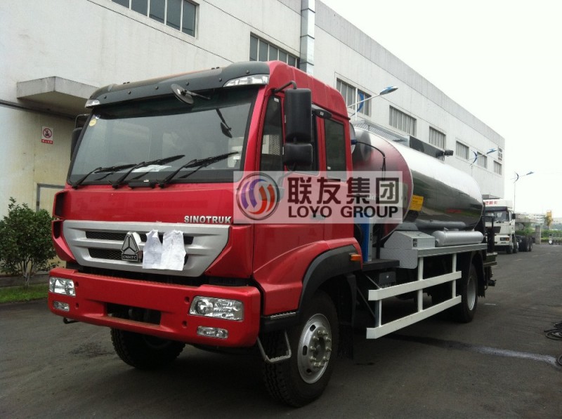 Sinotruk 8000lアスファルト分布トラック/ビチューメン噴霧器トラック-アスファルトミキサー問屋・仕入れ・卸・卸売り