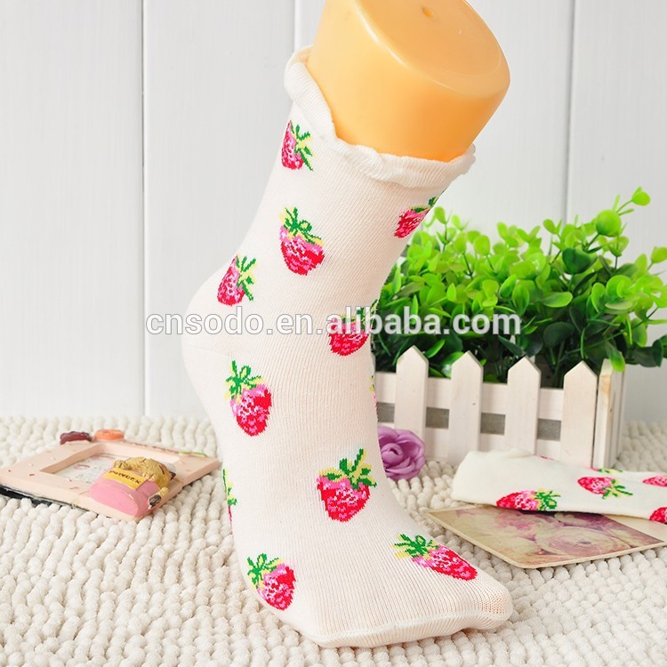 新しいデザインソフトなスパイラルイチゴ柄の女性の靴下-ソックス問屋・仕入れ・卸・卸売り