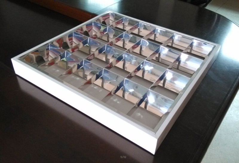 2x2の2x4の反射板の光主導凹型-LEDのグリルはつく問屋・仕入れ・卸・卸売り