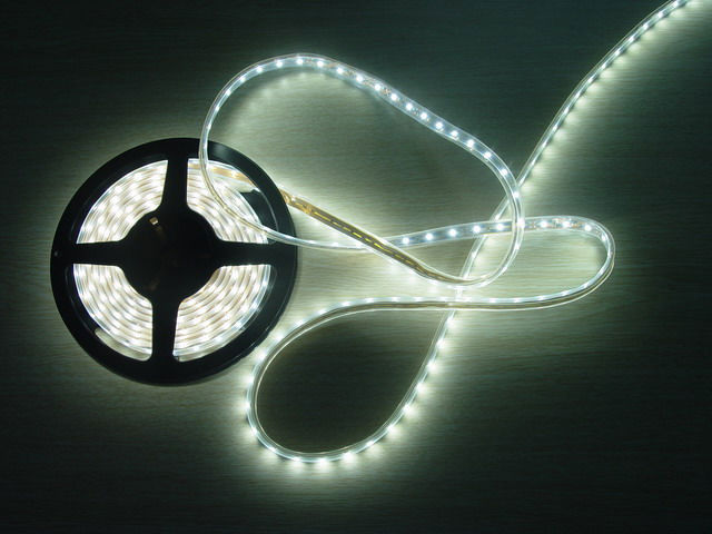 5050白およびRGBの防水適用範囲が広いLEDのリボンライト-LEDはライトをロープをかける問屋・仕入れ・卸・卸売り