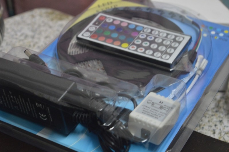 Rgbキットライト5メートルsmd rgb 5050防水ストリップライト300 led + 44キーirリモート+ 12ボルト3a電源-LEDの滑走路端燈問屋・仕入れ・卸・卸売り