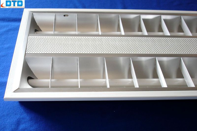 高品質の埋め込み式の蛍光灯グリルt53*14w3*28w3*35wランプフィクスチャ-グリルライト問屋・仕入れ・卸・卸売り