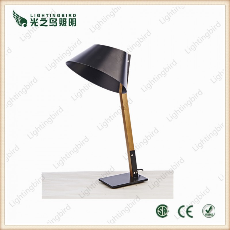 無垢材の木製家具安い/lightingbird中山が付いている木を供給する-テーブルランプ、読書灯問屋・仕入れ・卸・卸売り