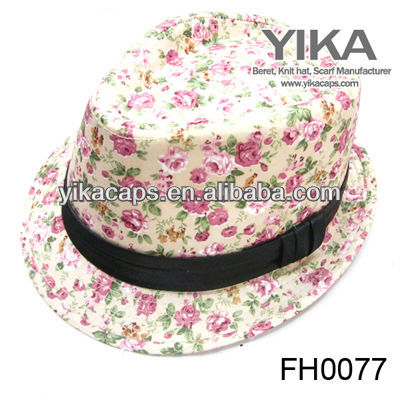 花の少女とフェドーラ帽黒リボン-ソフト帽の帽子問屋・仕入れ・卸・卸売り