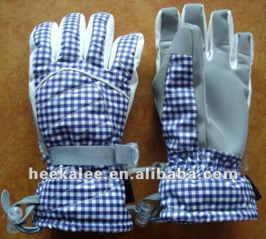 膜を搭載する青年屋外の暖かく柔らかい手袋-ナイロン手袋、ミトン問屋・仕入れ・卸・卸売り