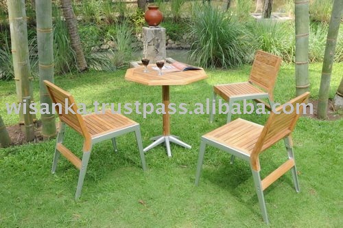 Lariss椅子及びOctaのテーブルセット-その他金属製家具問屋・仕入れ・卸・卸売り