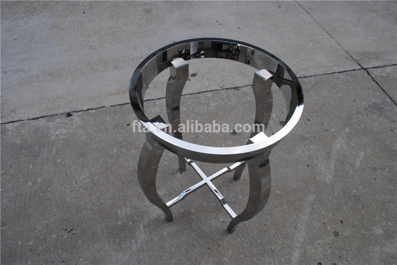 ミラーステンレス鋼サイドテーブルで湾曲した脚とガラストップ-金属製テーブル問屋・仕入れ・卸・卸売り