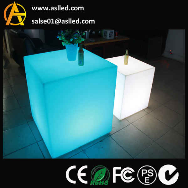 色が変化する充電式ledが点灯してキューブ/テーブルと椅子-プラスチックテーブル問屋・仕入れ・卸・卸売り