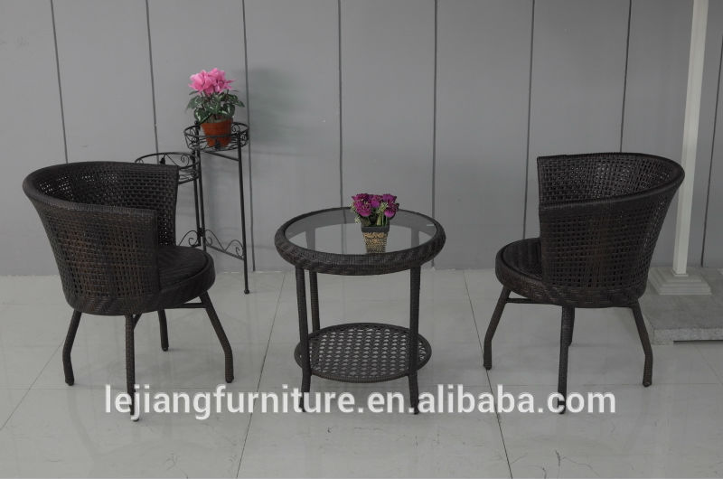 回転可能な籐の椅子と小さな籐のコーヒーテーブルガーデン家具-屋外用テーブル問屋・仕入れ・卸・卸売り