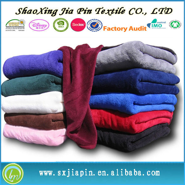 熱い販売の2015100％プレーン染めポリエステルソリッドカラーサンゴフリースの毛布カスタム刺繍のロゴ-毛布問屋・仕入れ・卸・卸売り