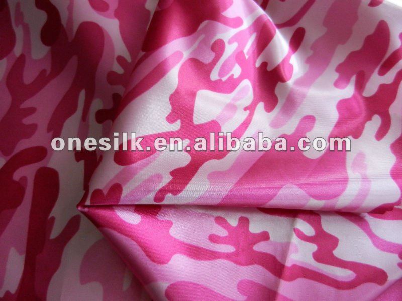 ピンクの迷彩プリントポリエステルスパンデックスサテン生地-織布問屋・仕入れ・卸・卸売り