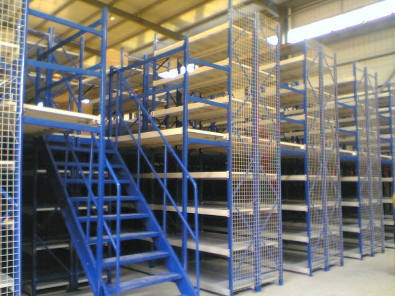 倉庫鋼のプラットフォームはラックや棚とスチール用合板を使用してビジネス業界で、 倉庫保管-貨物、保管設備問屋・仕入れ・卸・卸売り