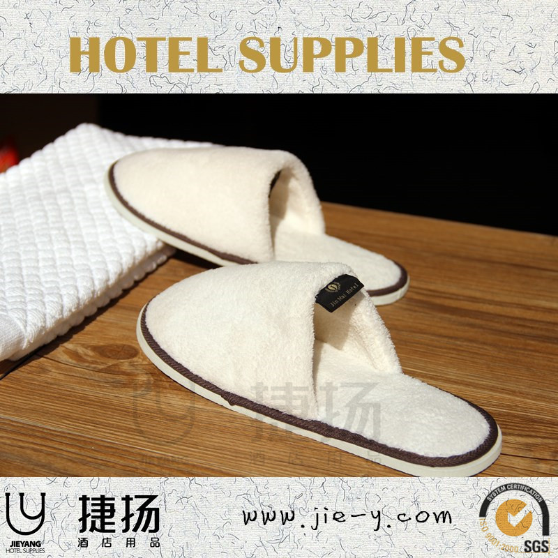 パーソナライズ刺繍高品質の快適なホテルのスリッパ-ホテルアメニティー問屋・仕入れ・卸・卸売り