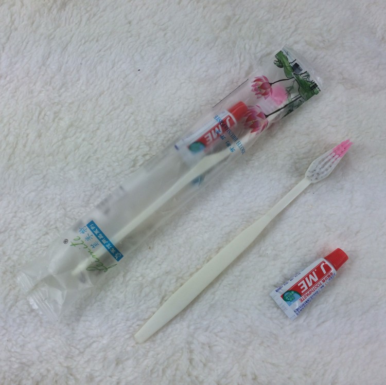 新しいファッションスタイルのホテル使い捨てのプラスチック製の歯ブラシ-ホテルアメニティー問屋・仕入れ・卸・卸売り