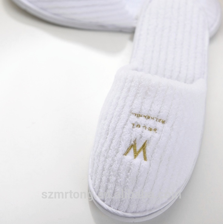embroideriedカスタマイズされたロゴ付きスリッパホテル-ホテルアメニティー問屋・仕入れ・卸・卸売り