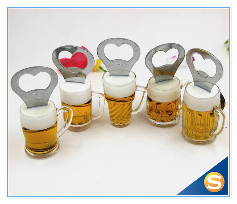 シニーギフトビールカップ形状安い磁石ロット用プロモーションの贈り物-オープナー問屋・仕入れ・卸・卸売り