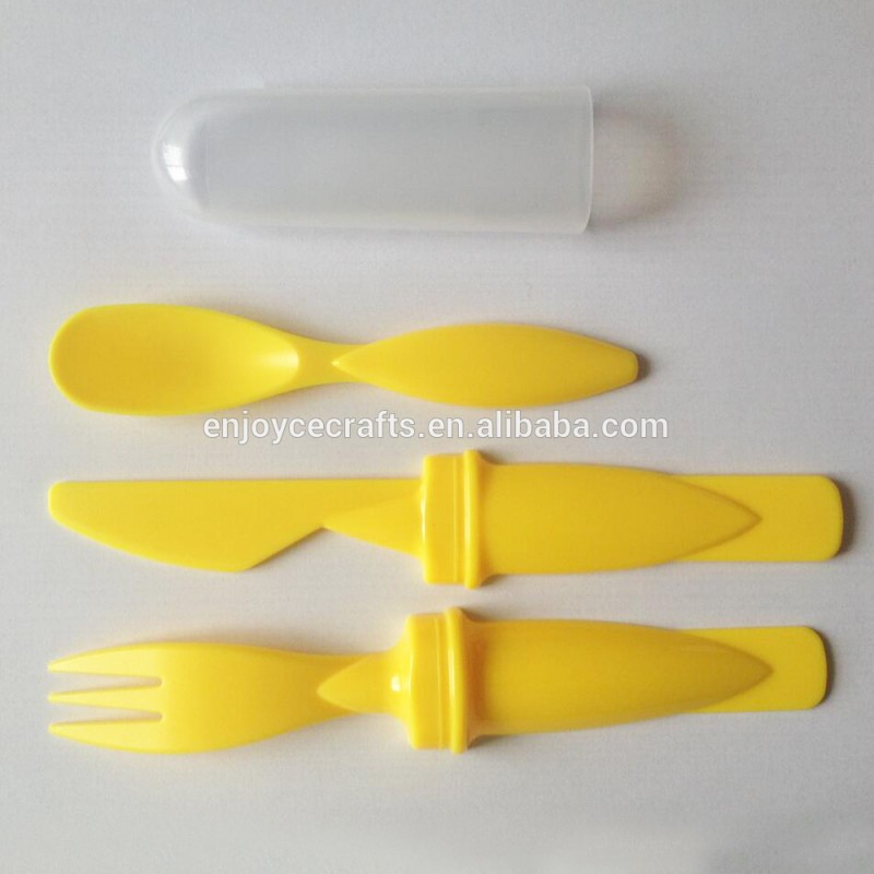 工場熱い販売プロモーション製品ポータブルプラスチックスプーンフォークナイフセット-シルバーカトラリーセット問屋・仕入れ・卸・卸売り