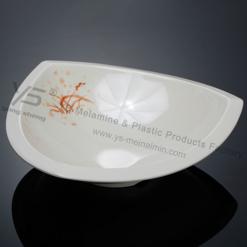 プラスチック製のディナープレートと三角板秋草パターン-皿類問屋・仕入れ・卸・卸売り