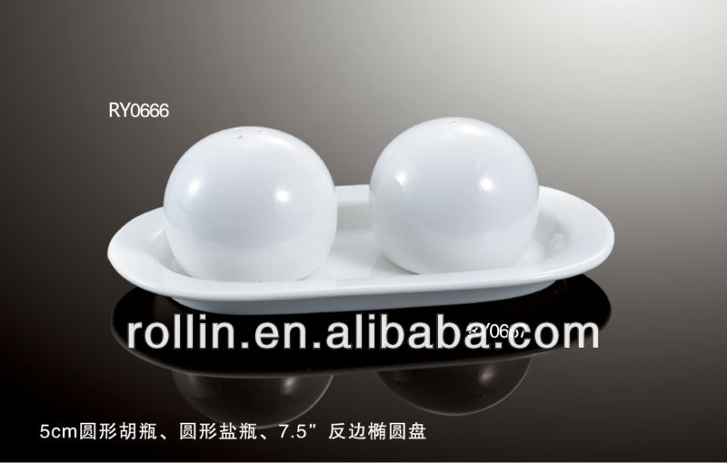エレガントなデザインの円形の白い2014年細かい磁器の塩とコショウシェーカー受け皿付き-その他食器問屋・仕入れ・卸・卸売り