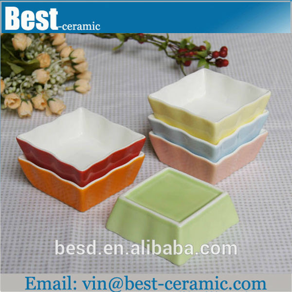 小さな正方形の形セラミックラミキンディッシュ-皿類問屋・仕入れ・卸・卸売り