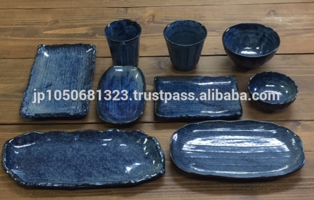 高品質の様々な芸術的なデザインのセラミックの小さな皿とカップラック日本製-皿類問屋・仕入れ・卸・卸売り