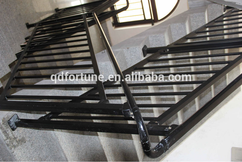 亜鉛めっき鋼階段レール、 耐久性のあるプラスチックスチール階段レール、 安全なプラスチック製の鋼製階段レール問屋・仕入れ・卸・卸売り
