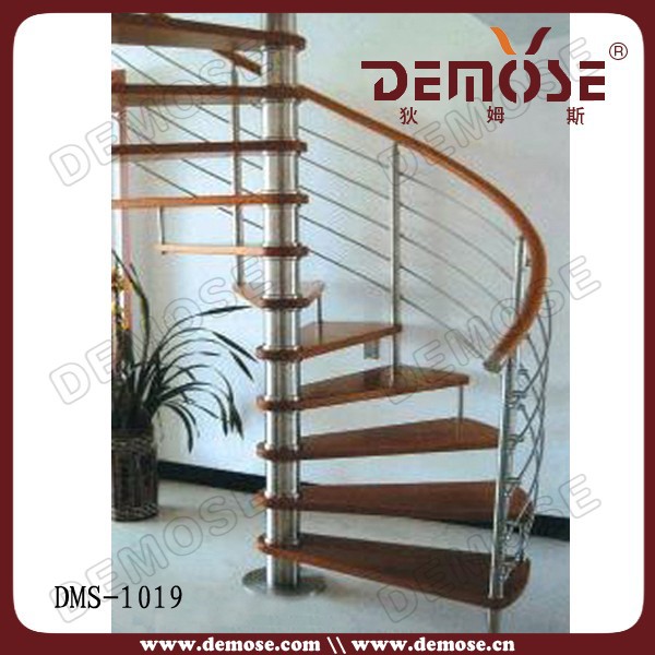 販売法のスパイラルステンレスstaircase|木材のトレッドと鋼の階段問屋・仕入れ・卸・卸売り