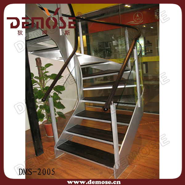 ポータブルの金属製の階段/エクステリア木製の階段問屋・仕入れ・卸・卸売り